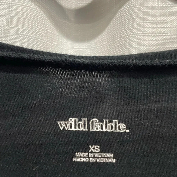 Wild Fable XS Crop T-Shirt Black v-Neck - Picture 2 of 4